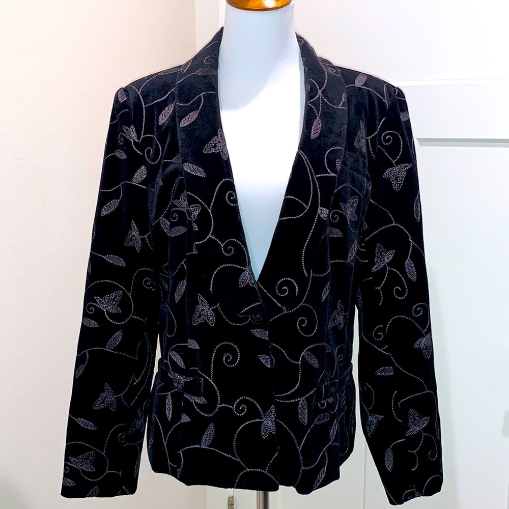 🆕NWT Covington Embroidered Suede Blazer